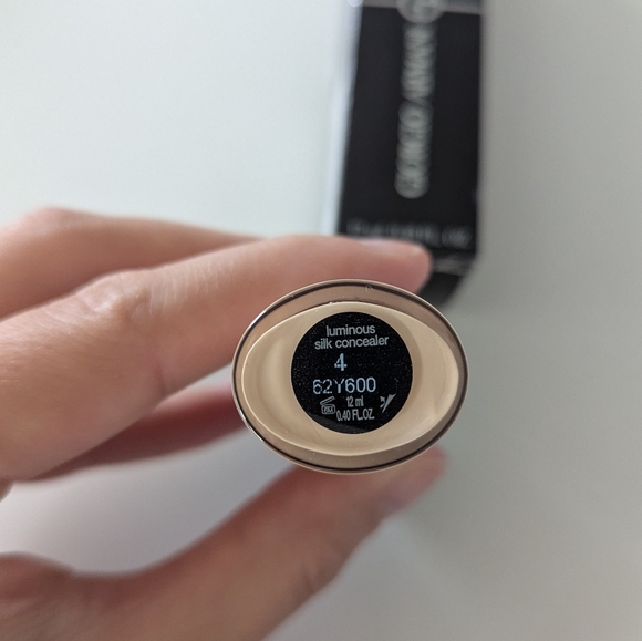 Giorgio Armani Perfect Glow Concealer - Picture 3 of 3